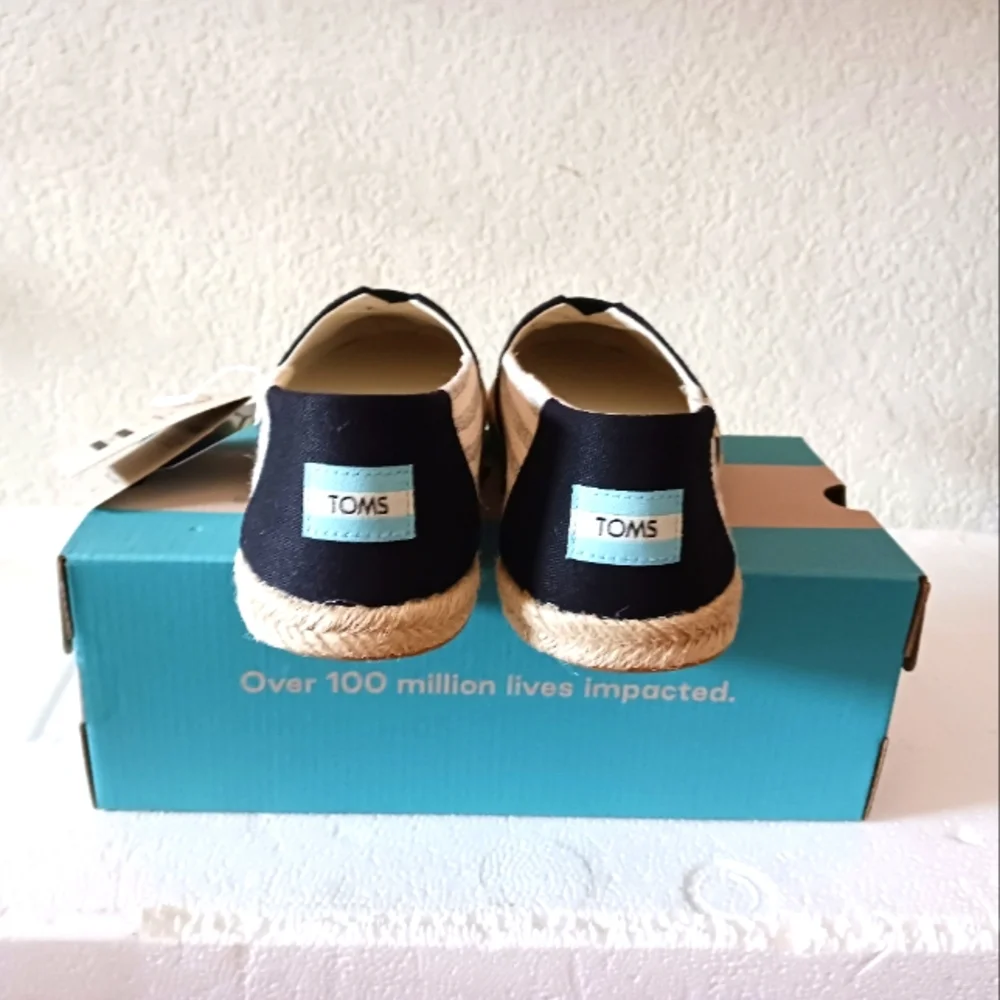 Toms - Picture 4 of 4